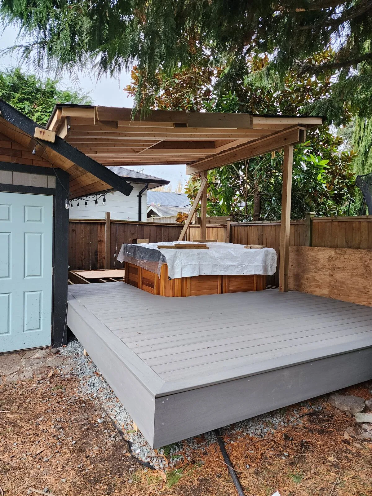 Free-standing cedar pergola roof