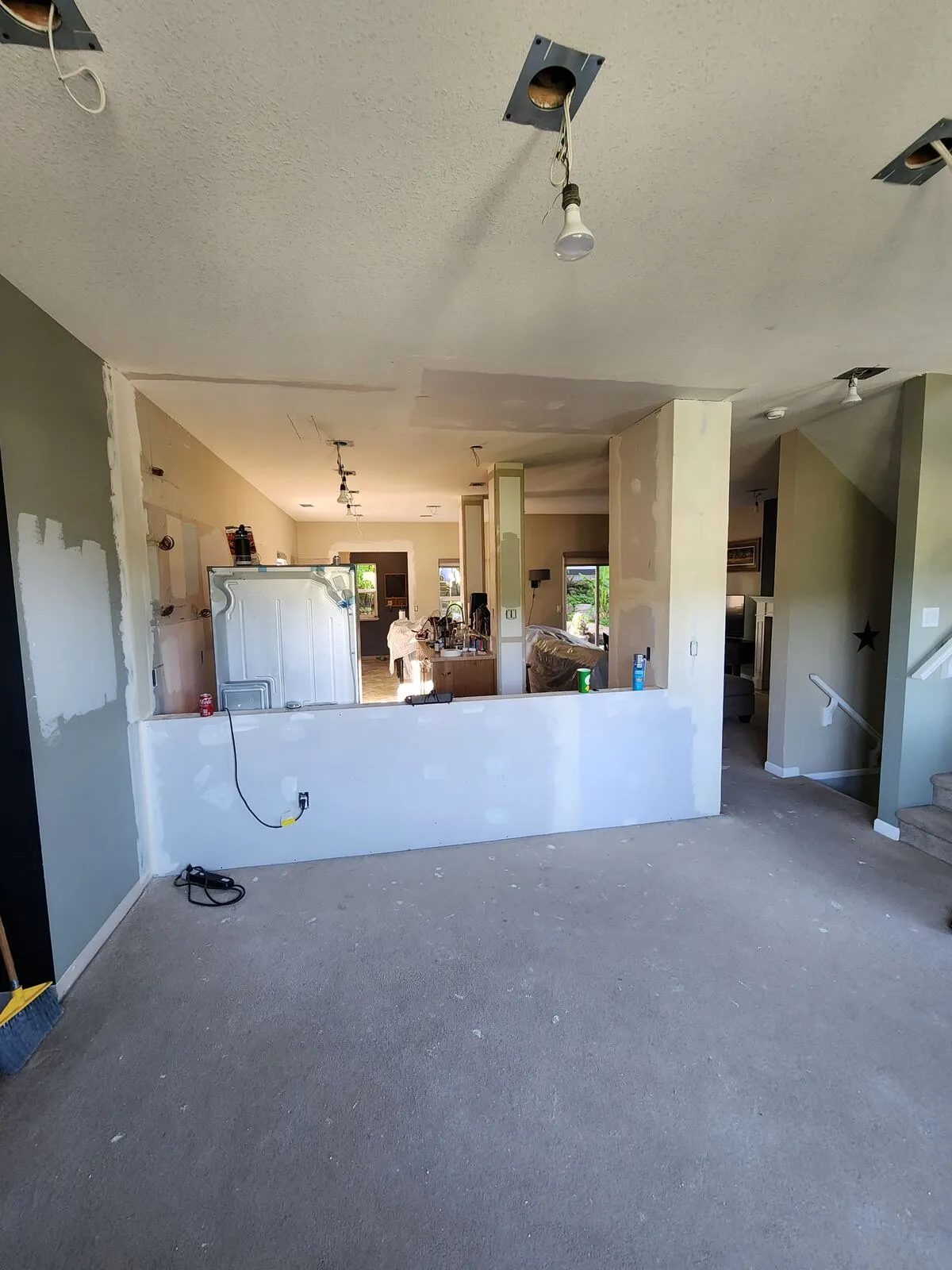 Opening the wall: load-bearing demo with services relocated inside