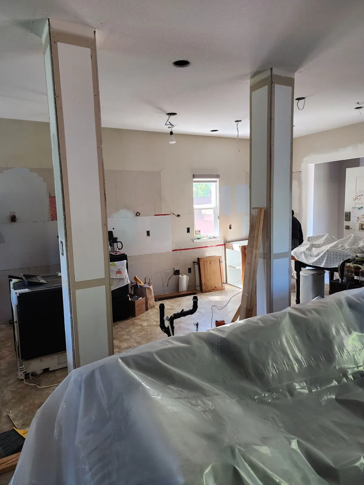 Opening the wall: load-bearing demo with services relocated inside