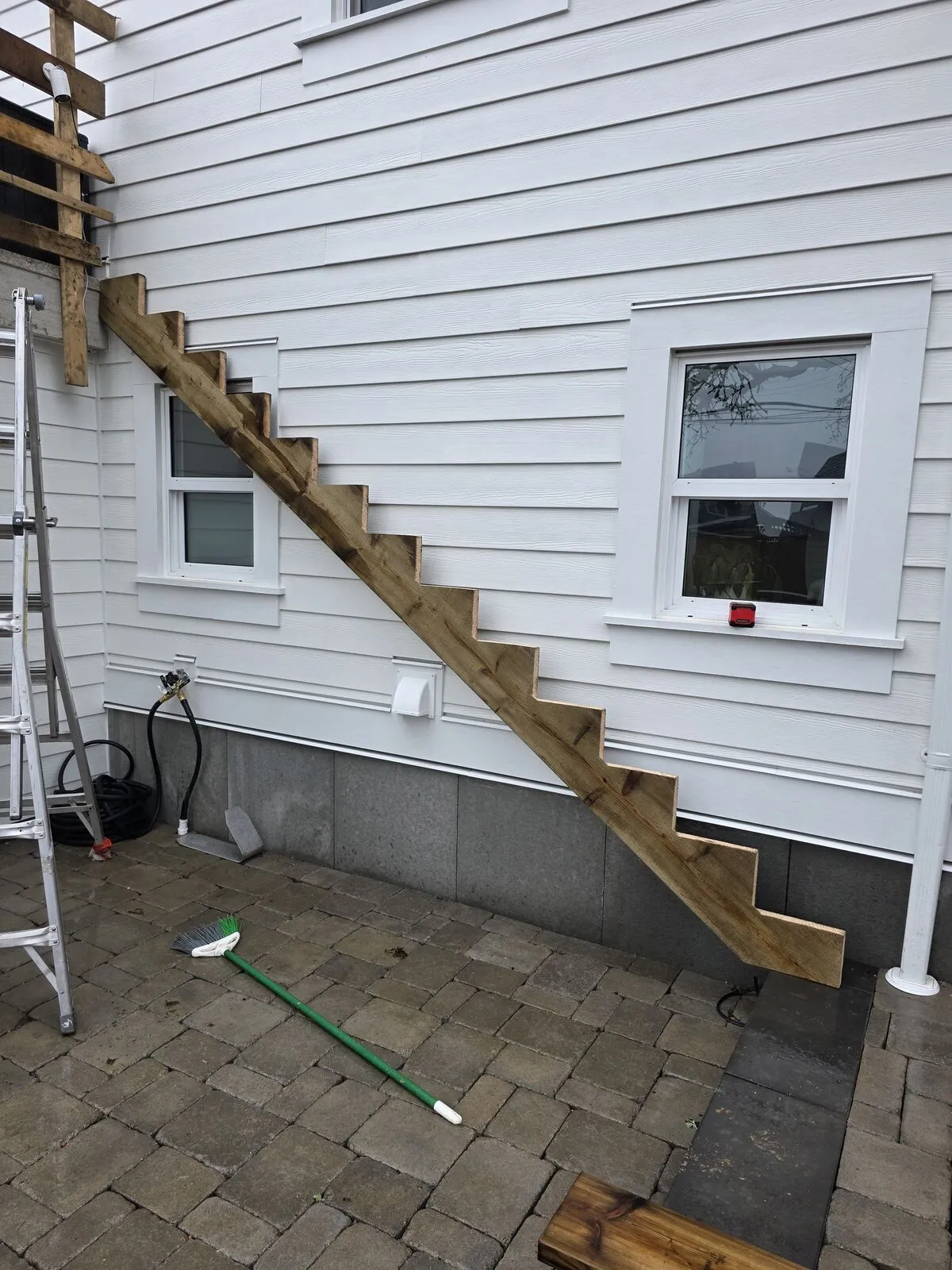 Composite stairs: stringers down from the upper deck