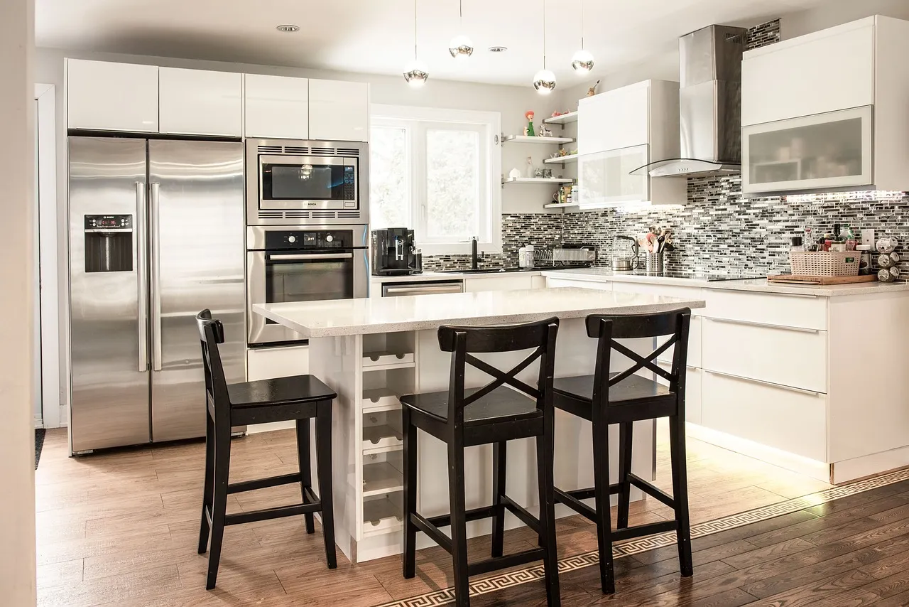 Bright modern kitchen with custom carpentry — example of Valart Solutions interior renovation work
